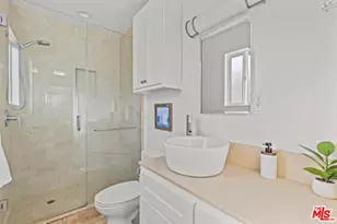 2402 Ocean Park Blvd, Santa Monica, CA 90405 - Photo 13