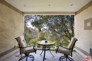 13355 Mulholland Dr, Beverly Hills, CA 90210 - Photo 25