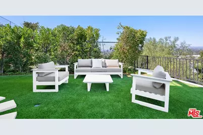 11725 Laurelwood Dr, Studio City, CA 91604 - Photo 27