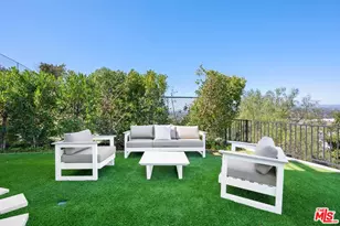 11725 Laurelwood Dr, Studio City, CA 91604 - Photo 27