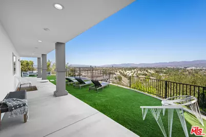 11725 Laurelwood Dr, Studio City, CA 91604 - Photo 23