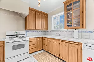 1701 La Fayette Rd, Los Angeles, CA 90019 - Photo 17