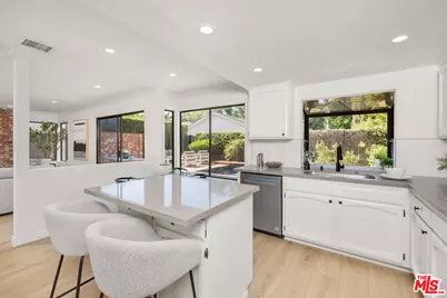 13033 Magnolia Blvd, Sherman Oaks, CA 91423 - Photo 11