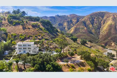 21733 Castlewood Dr, Malibu, CA 90265 - Photo 27