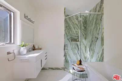 21733 Castlewood Dr, Malibu, CA 90265 - Photo 15