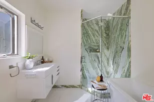 21733 Castlewood Dr, Malibu, CA 90265 - Photo 15