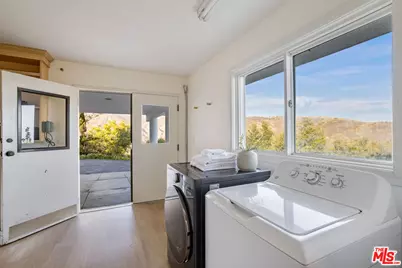 21733 Castlewood Dr, Malibu, CA 90265 - Photo 33
