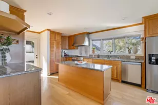 21733 Castlewood Dr, Malibu, CA 90265 - Photo 25