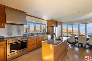 21733 Castlewood Dr, Malibu, CA 90265 - Photo 21