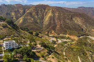 21733 Castlewood Dr, Malibu, CA 90265 - Photo 39