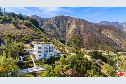 21733 Castlewood Dr, Malibu, CA 90265 - Photo 37
