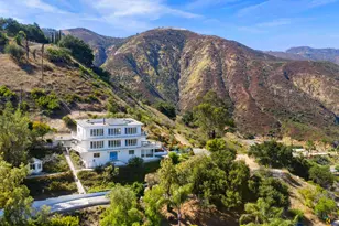 21733 Castlewood Dr, Malibu, CA 90265 - Photo 37
