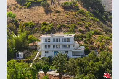 21733 Castlewood Dr, Malibu, CA 90265 - Photo 35
