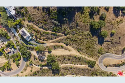 21733 Castlewood Dr, Malibu, CA 90265 - Photo 31
