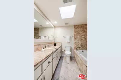 10929 Landale St #2, Toluca Lake, CA 91602 - Photo 23