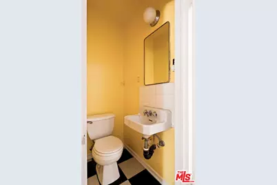 132 N Orange Dr, Los Angeles, CA 90036 - Photo 37