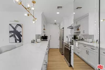 10747 Wilshire Blvd #902, Los Angeles, CA 90024 - Photo 9
