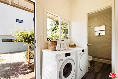 1419 Rolland Curtis Pl, Los Angeles, CA 90062 - Photo 23