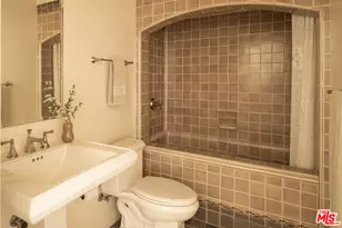 4934 Queen Florence Ln, Woodland Hills, CA 91364 - Photo 31