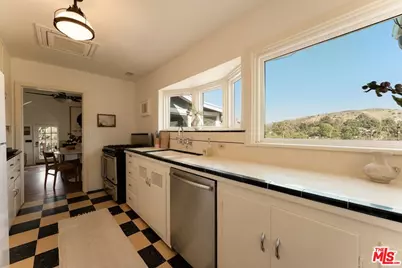 9866 McBroom St, Sunland, CA 91040 - Photo 15