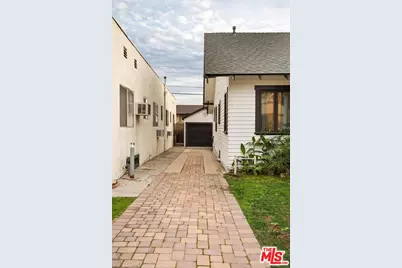 1350 Carlton Dr, Glendale, CA 91205 - Photo 25
