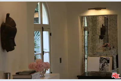 1168 N Doheny Dr, Los Angeles, CA 90069 - Photo 13