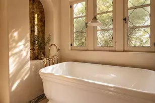 1168 N Doheny Dr, Los Angeles, CA 90069 - Photo 21