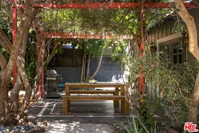 1810 S Hobart Blvd, Los Angeles, CA 90006 - Photo 27