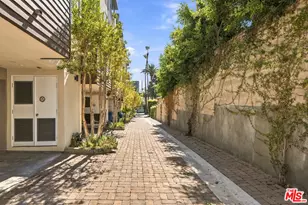 5411 W Wilshire Vista Ln, Los Angeles, CA 90019 - Photo 31