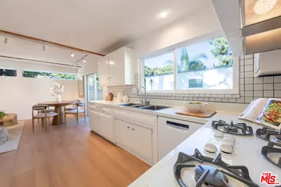 17158 Clemons Dr, Encino, CA 91436 - Photo 19