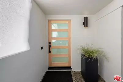 17158 Clemons Dr, Encino, CA 91436 - Photo 9