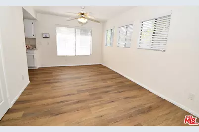 15111 Freeman Ave #1, Lawndale, CA 90260 - Photo 9