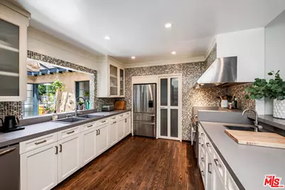 12031 Valleyheart Dr, Studio City, CA 91604 - Photo 17