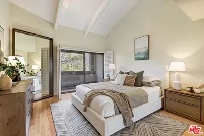 323 San Vicente Blvd #11, Santa Monica, CA 90402 - Photo 13