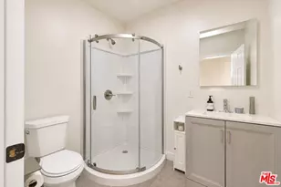 1404 S Van Ness Ave, Los Angeles, CA 90019 - Photo 25