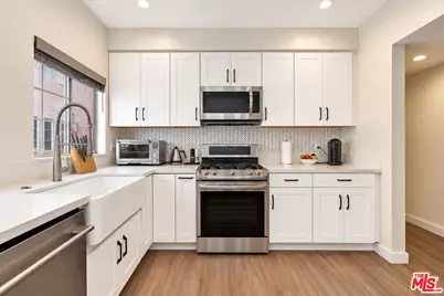 1404 S Van Ness Ave, Los Angeles, CA 90019 - Photo 31