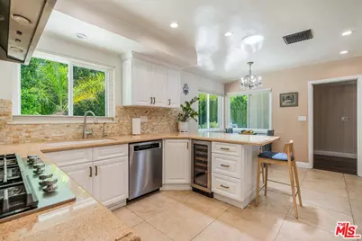 22421 Miranda St, Woodland Hills, CA 91367 - Photo 15