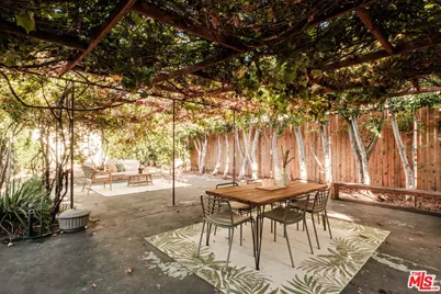 2200 S Hobart Blvd, Los Angeles, CA 90018 - Photo 43