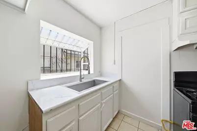 936 S Lucerne Blvd, Los Angeles, CA 90019 - Photo 9