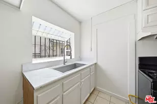 936 S Lucerne Blvd, Los Angeles, CA 90019 - Photo 9