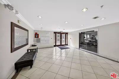 956 S Wilton Pl #201, Los Angeles, CA 90019 - Photo 3