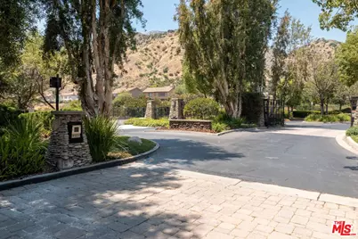 22 Moonridge Ct, Azusa, CA 91702 - Photo 3