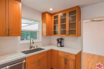 1947 Midvale Ave, Los Angeles, CA 90025 - Photo 29