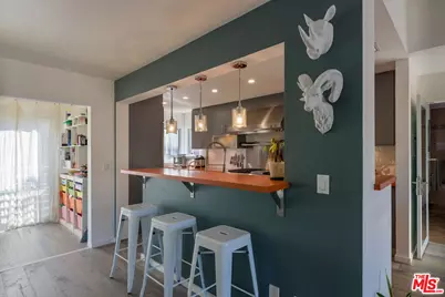 6830 Cahuenga Park Trl, Los Angeles, CA 90068 - Photo 7