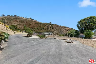 3821 Carbon Canyon Rd, Malibu, CA 90265 - Photo 7