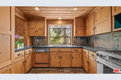 886 Sandalwood Dr, Lake Arrowhead, CA 92352 - Photo 11