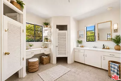 904 N Beverly Dr, Beverly Hills, CA 90210 - Photo 35