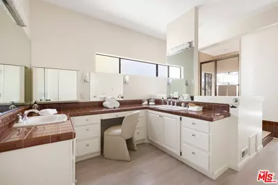 2549 Canyon Oak Dr, Los Angeles, CA 90068 - Photo 15