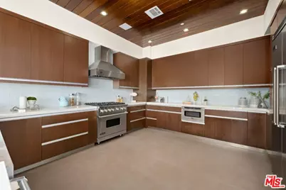 17713 Posetano Rd, Pacific Palisades, CA 90272 - Photo 7