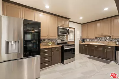 2562 Kurt Ave, Commerce, CA 90040 - Photo 15